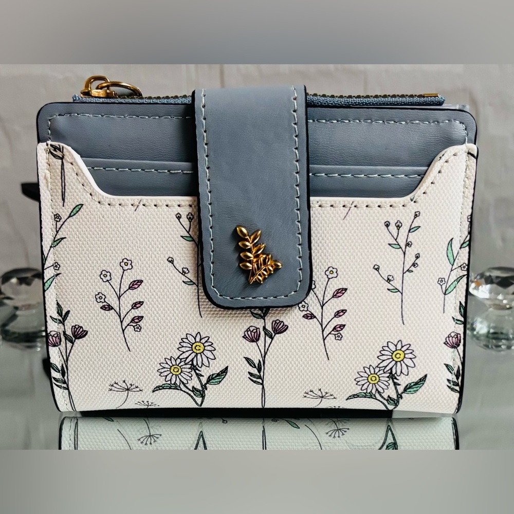 Floral Blue & Off White Bifold Wallet NWOT